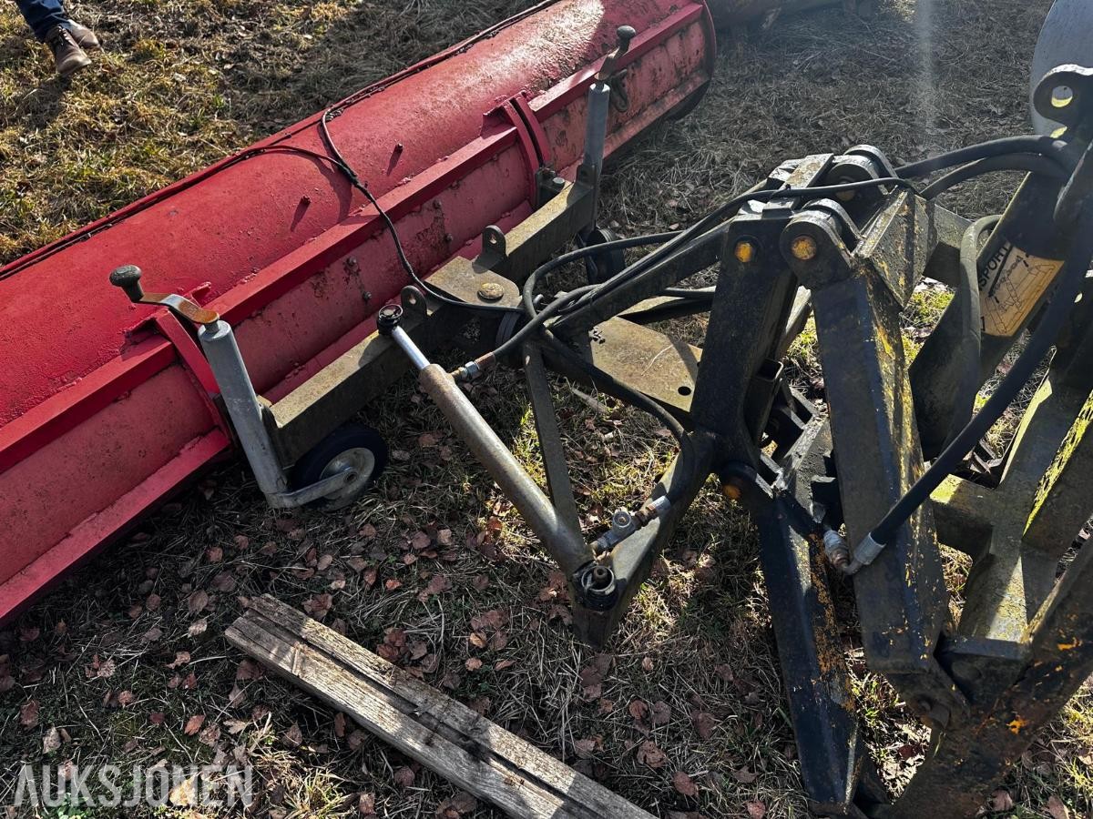 Brøyteskjær / snøplog med trepunktsfeste og hydraulikk